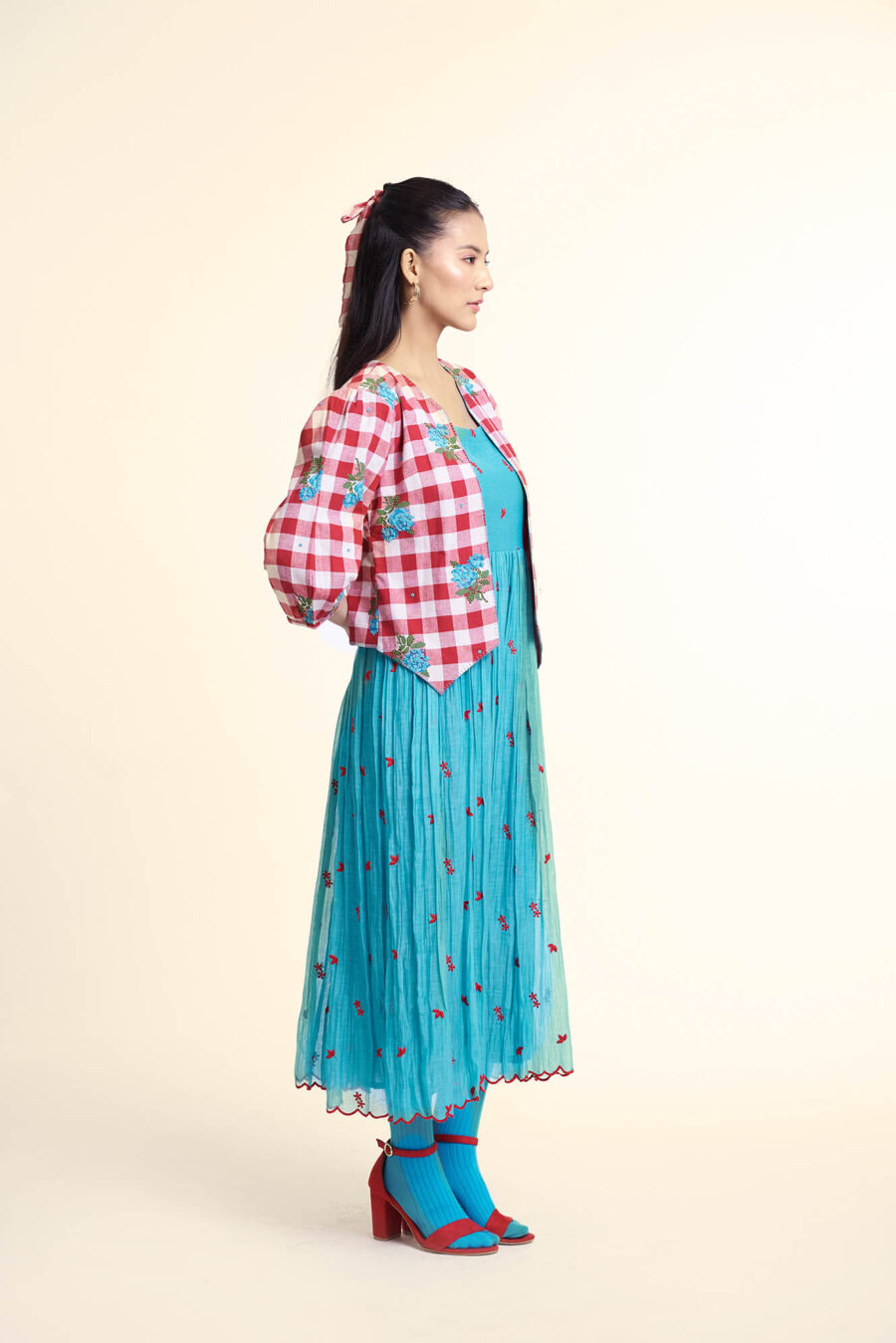 tara_set_red_sky_blue_3