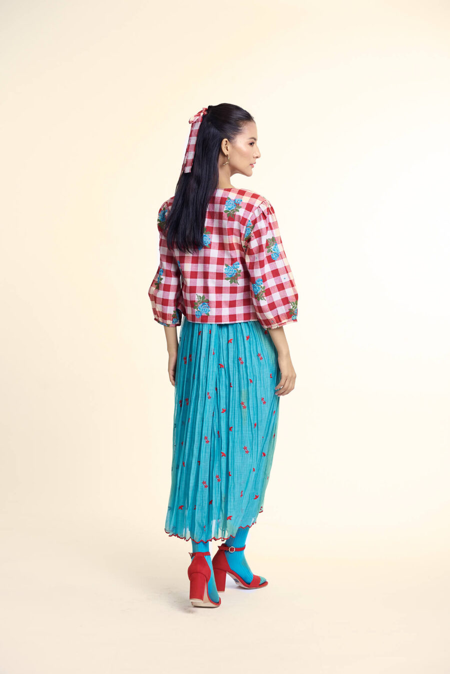 tara_set_red_sky_blue_4